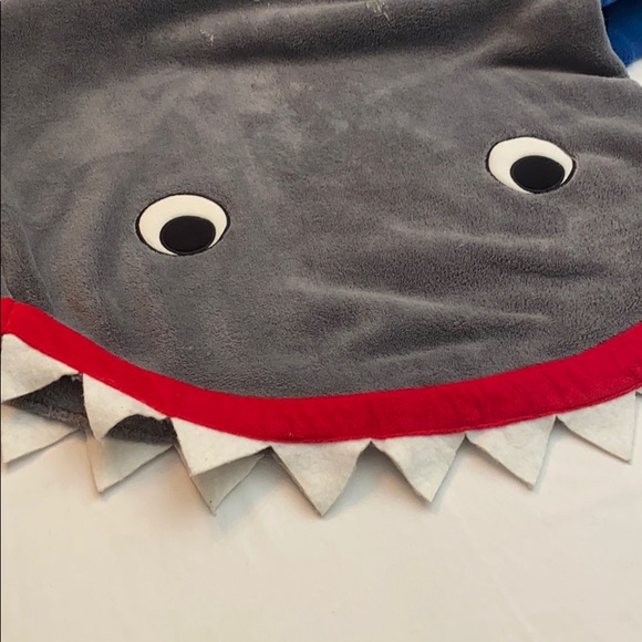 Blankie Tails Shark Blanket Kids Novelty Comfy Lounge Blanket Bag - Picture 9 of 13